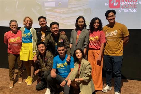 Foto Pre Screening Lara Ati Dengan Para Cast Dari Bayu Skak Hingga