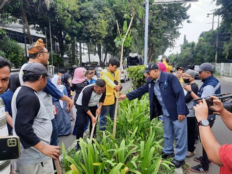 Aksi Go Green Dinas Lingkungan Hidup Kota Bekasi Tanam Sejuta Pohon