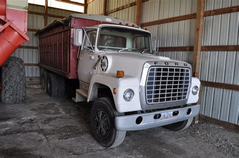 1975 Ford 800 Tandem Axle Grain Truck 391 Gas V 8 5 3 Trans 18