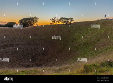 Sunrise view of Mount Eden in Auckland, New Zealand Stock Photo - Alamy