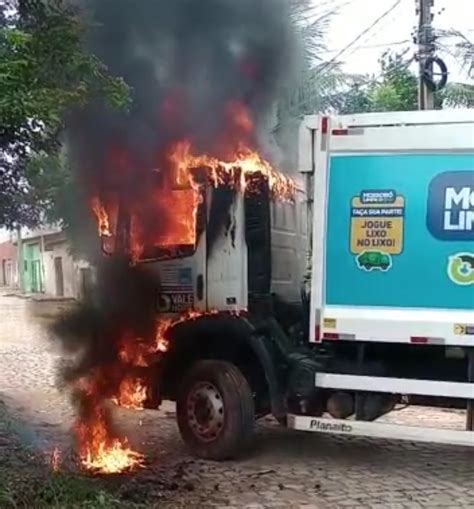 VÍDEO Criminosos ateiam fogo em caminhão do lixo em Mossoró Portal do RN