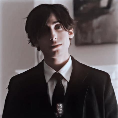 Five Hargreeves S Hot Actors Funny Umbrella Iconic Movies