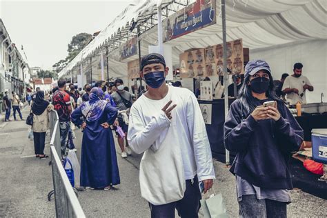 Kampong Gelam Having Large Ramadan Bazaar With Traditional Trendy