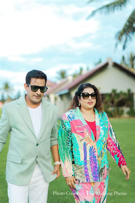 Full of vivid colors and lively moments, this silver jubilee wedding