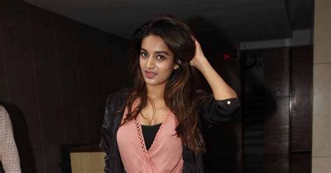 DESI ACTRESS PICTURES Actress Nidhi Agarwal Hot Photos Desipixer