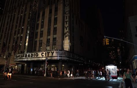 New York Blackout 9 Photos Show Eerie City During Nyc Power Outage