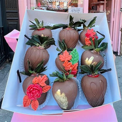 Chocolate Covered Strawberry Boxes To Buy Berryccino