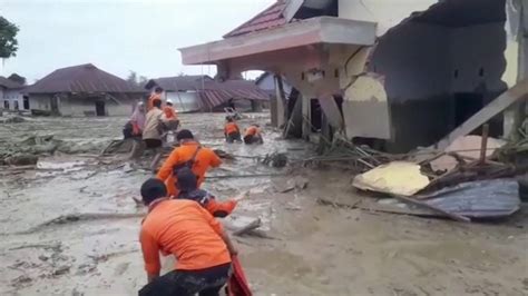 Tens of thousands evacuated as Indonesia floods kill at least 15 ...