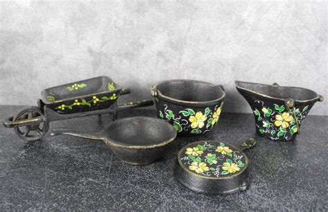 Vintage Cast Iron Collectible Painted Décor GC5 Auctions