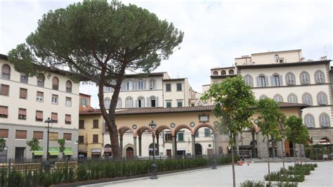 Piazza Dei Ciompi A Firenze Si Veste Di Libri E Fiori Repubblica It