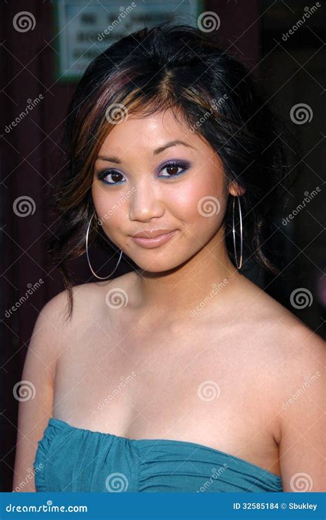 Brenda Song Lang En Glad Zwart Haar Celebrity Kapsels Her