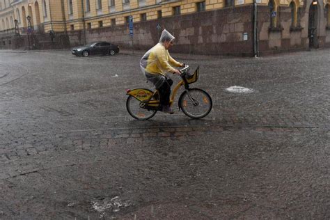 Nyt on märkää Metrolaituri ja parkkihalli suljettiin Helsingin