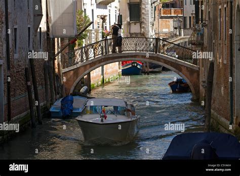 Kissing Under Bridge Venice Keeley Elise Smiles Kisses And The Sea