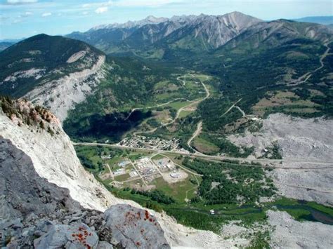 Crowsnest Pass - Alberta, Canada | Scenery photos, Best hikes, Scenery