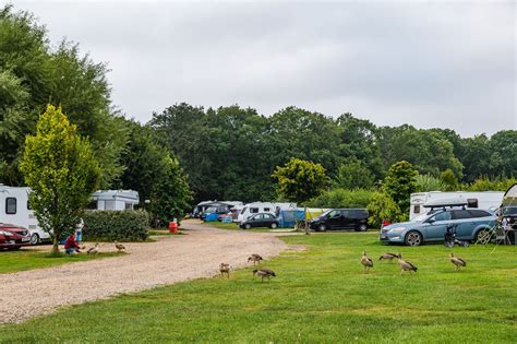 Camping sites in West Sussex - Sumners Ponds