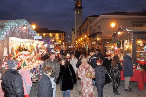 Il Natale A Lazzate Dai Mercatini Nel Borgo Al Risotto E La Trippa In