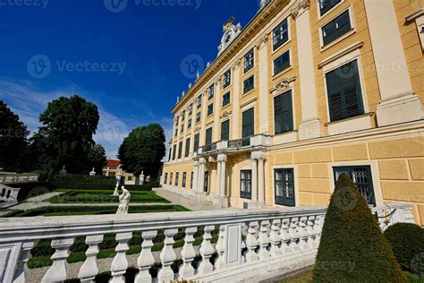 Famous Schonbrunn Palace in Vienna, Austria. 12671818 Stock Photo at ...