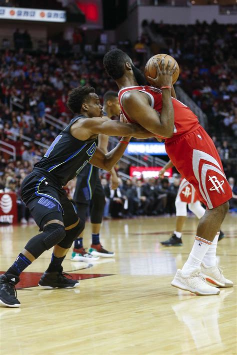 Rockets Push Winning Streak To With Victory Over Mavericks