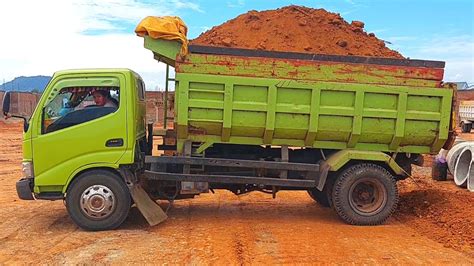 Kompilasi Dump Truk Hino Dutro Jomplang Full Bak Muatan Tanah Timbunan