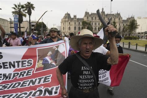 La Jornada Miles de indígenas siguen marcha hacia Lima para apoyar