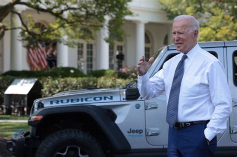 Biden Excludes Tesla in White House Event Signing EV Executive Order