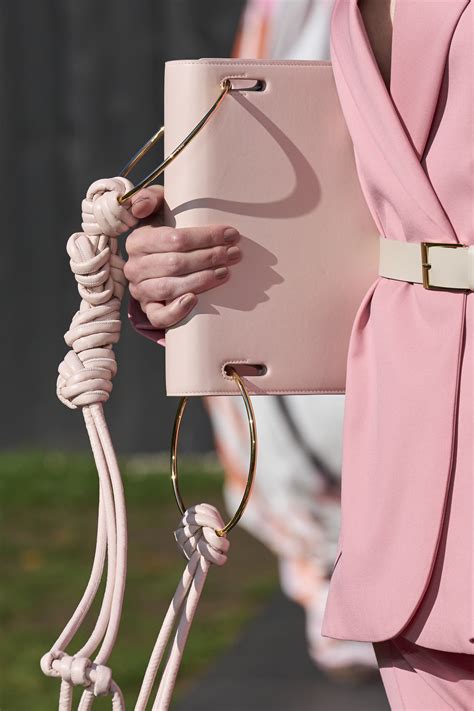 El nude de toda la vida Las tendencias de manicuras y colores de uñas que llevaremos esta