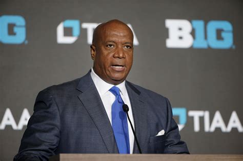 Bears Hire Big Ten Commissioner Warren As Team President Bloomberg