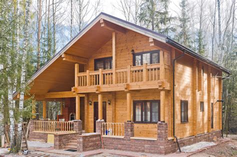 Покраска деревянного дома снаружи в СПБ - цена