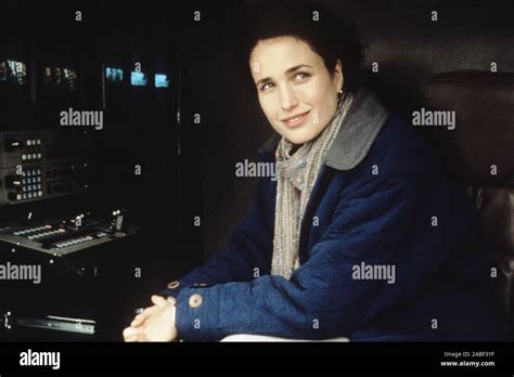 GROUNDHOG DAY, Andie MacDowell, 1993, © Columbia/courtesy Everett ...