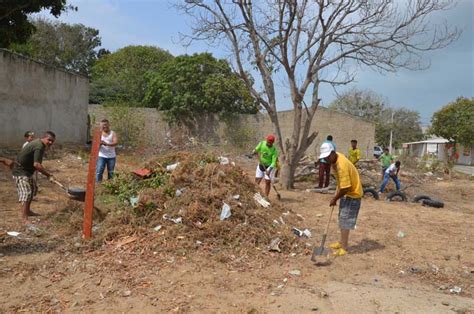 Moradores Del Barrio Los Nogales Realizaron Limpieza De Lotes Bald Os