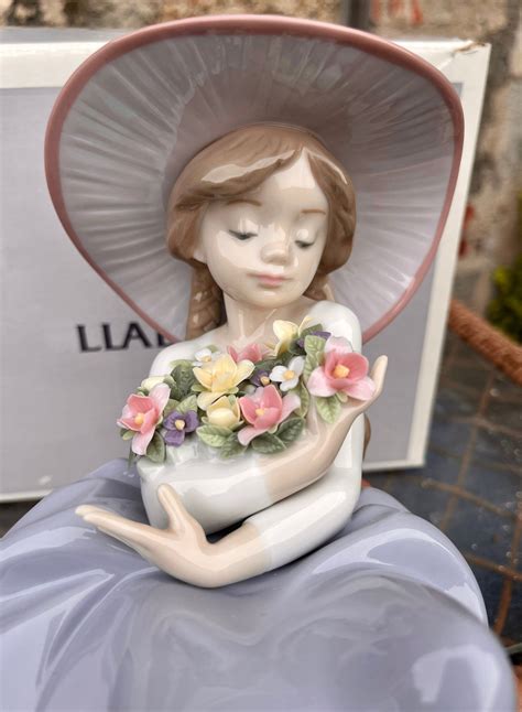 Lladró Fragrant Bouquet Porcelain Girl Figurine Luxury Home Decor