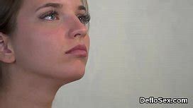 Elegant Half Naked Peach Fondles Her Spread Hymen In Close Up Xnxx