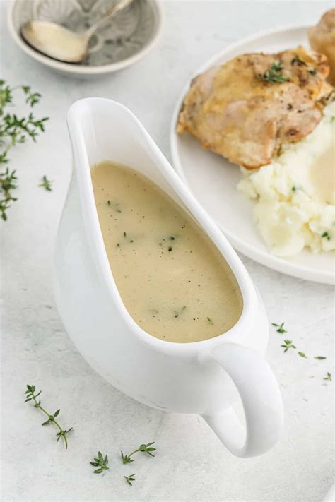 Easy Chicken Gravy Recipe {With & Without Drippings) - Grandbaby Cakes