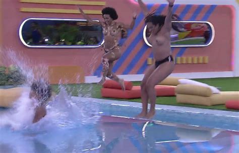 Bbb22 Jessilane Natália E Linn De Peitos De Fora Pulando Na Piscina