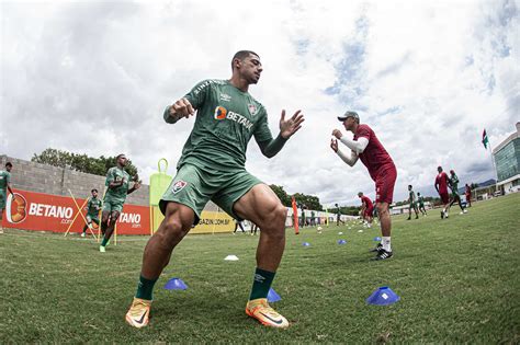 Fluminense encerra preparação para encarar o Corinthians e viaja para