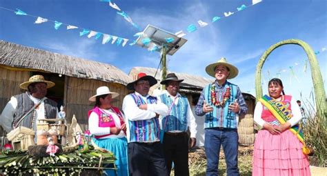 Puno Familias Tendr N Luz El Ctrica En Las Islas Flotantes De Los