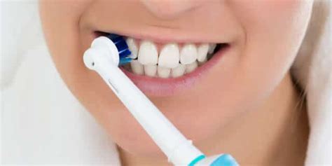 How To Use An Electric Toothbrush To Clean Your Teeth Sabka Dentist