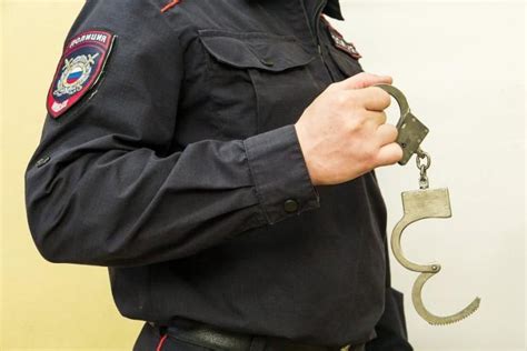 В Кирове мужчина сломал полицейскому средний палец | ВЯТКА ОБЛАСТНАЯ