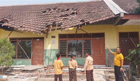 Ruang Kelas Sdn Gembongan Hampir Runtuh Ngajukan Perbaikan Di Dinas