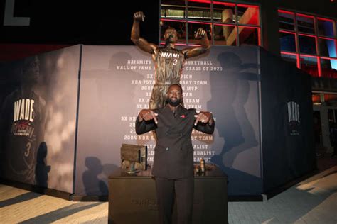 Dwyane Wade Statue Sculptor Defends Work Amid Fan Backlash Men S Journal