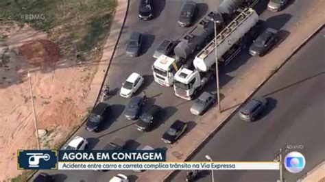 Vídeo Acidente entre carro e carreta complica trânsito na Via Expressa