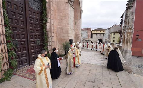 Con La Apertura De La Puerta Santa Del Perd N En Burgos Comienza El A O