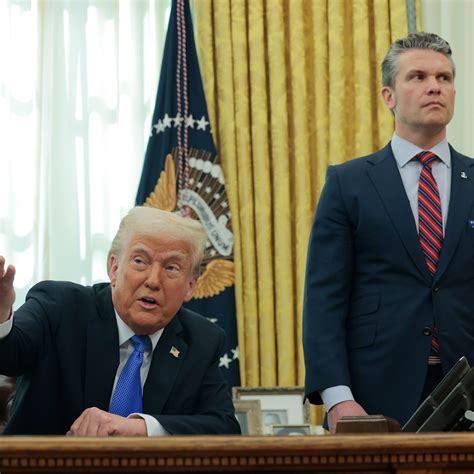 Donald Trump’s AP Ban Puts the Media in a Bind | Vanity Fair