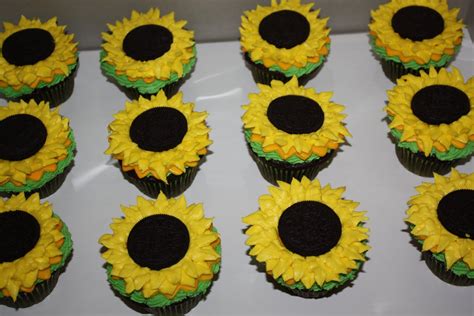 The Cake Mama: Sunflower cupcakes