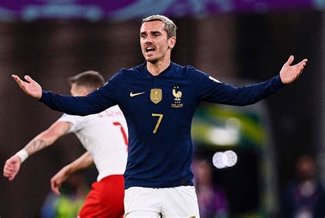 Voici Pourquoi Antoine Griezmann Joue Avec Un Maillot Manches Longues