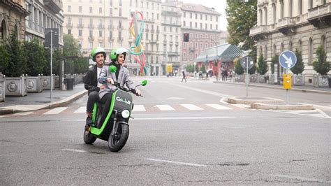 Milano Arriva Lo Scooter Sharing Con Il Nuovo Me Elettrico