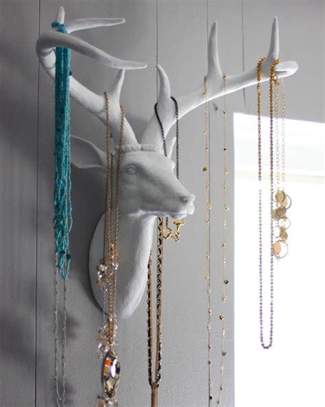 the sister sophisticate: Creative Jewelry Displays