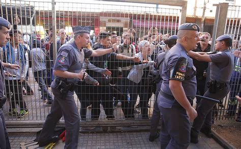 Pol Cia Invade Centro Paula Souza Cotidiano Fotografia