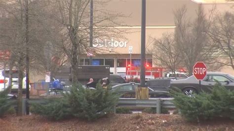 Shooting outside an Atlanta-area Walmart leaves at least 1 injured, police say | CNN