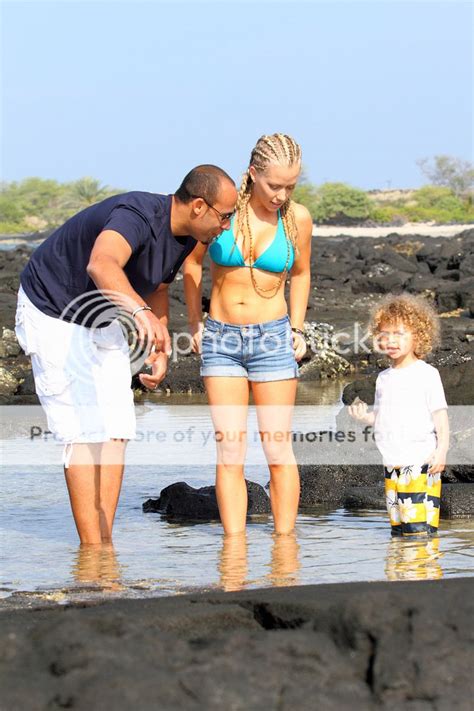 Celebrity Paparazzi Bikini Kendra Wilkinson Vacation In Hawaii